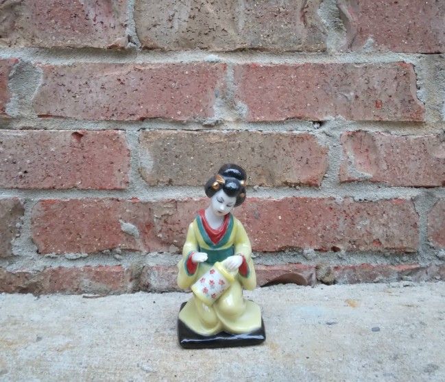 Vintage Geisha Porcelain Figurine