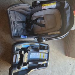 Graco  Baby Car Seat And Base