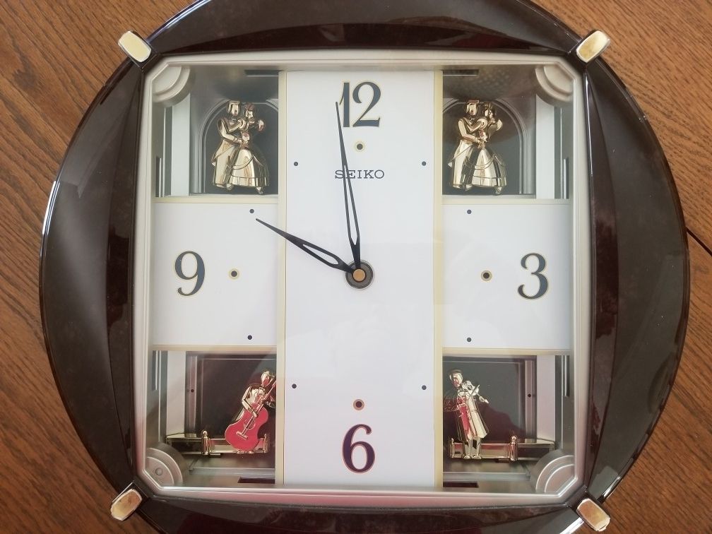 Seiko Melodies in Motion Endless Waltz Clock Retired QXM279BRH for