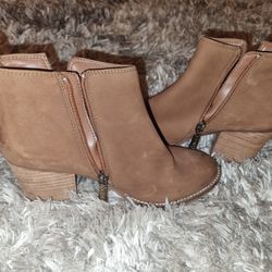 Blondo Waterproof Ankle Boots – Size 5.5