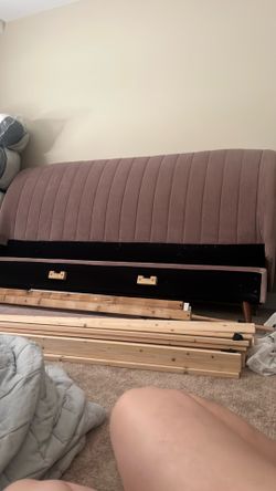 Casterly King bed frame and headboard