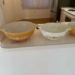PYREX COLLECTORS BUTTERFLY GOLD MIXING BOWL