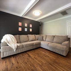 Gorgeous 3-Piece Sectional – Professionally Cleaned + Free Delivery!