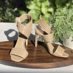 Michael Kors Nude Sandals Size 6.5