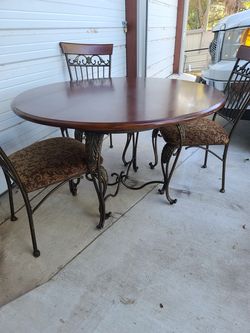 Nice solid wood round table and brand new chairs
