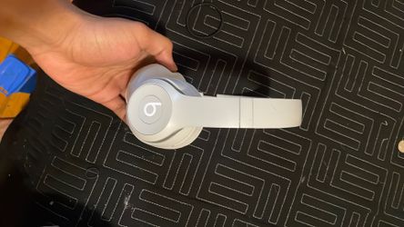 Beats Solo 4