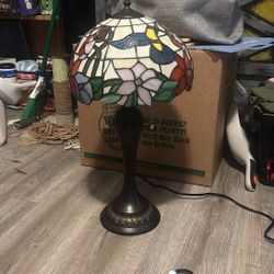 Dale Tiffany Table Lamp - Hummingbird Flowers Stained Glass Tiffany Lamp