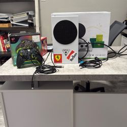 Xbox Series S And Wired Controller 