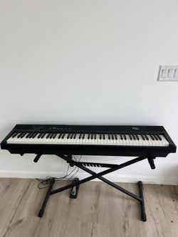 88-key electric keyboard with weighted keys