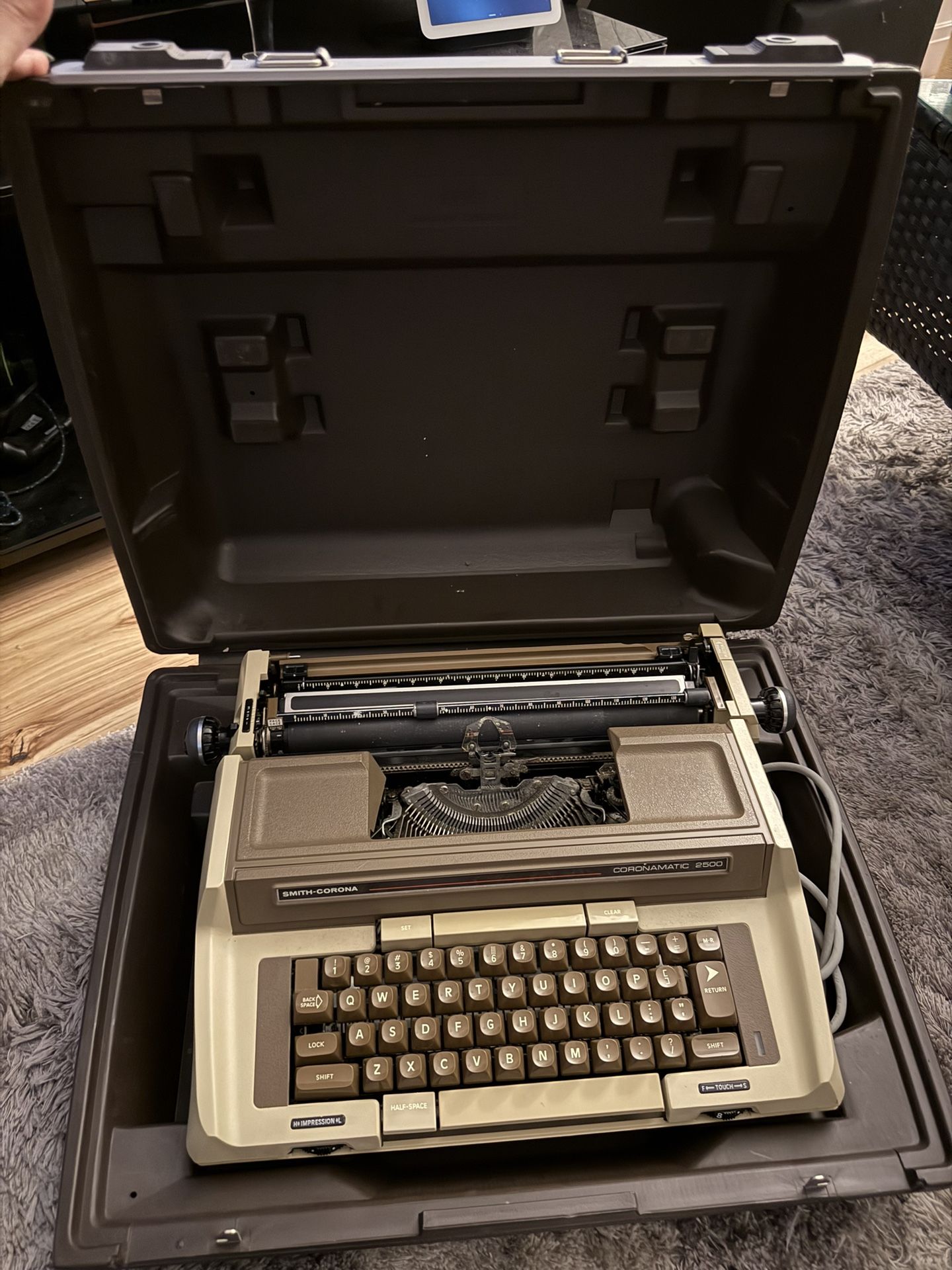 Vintage Smith Corona Coronamatic 2500 Electric Typewriterw - Tested, with Case