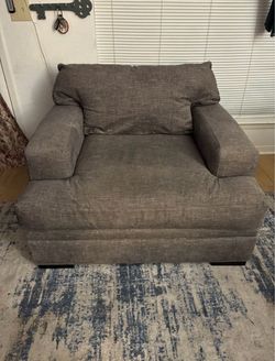 Over sized chair 4‘ x 4‘ x 4‘ Gray
