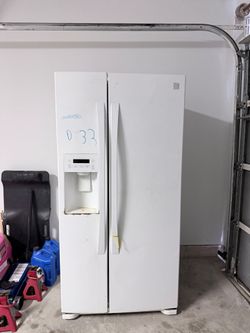 Kenmore refrigerator with water filter and ice maker