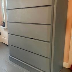5 Drawer Dresser - well made