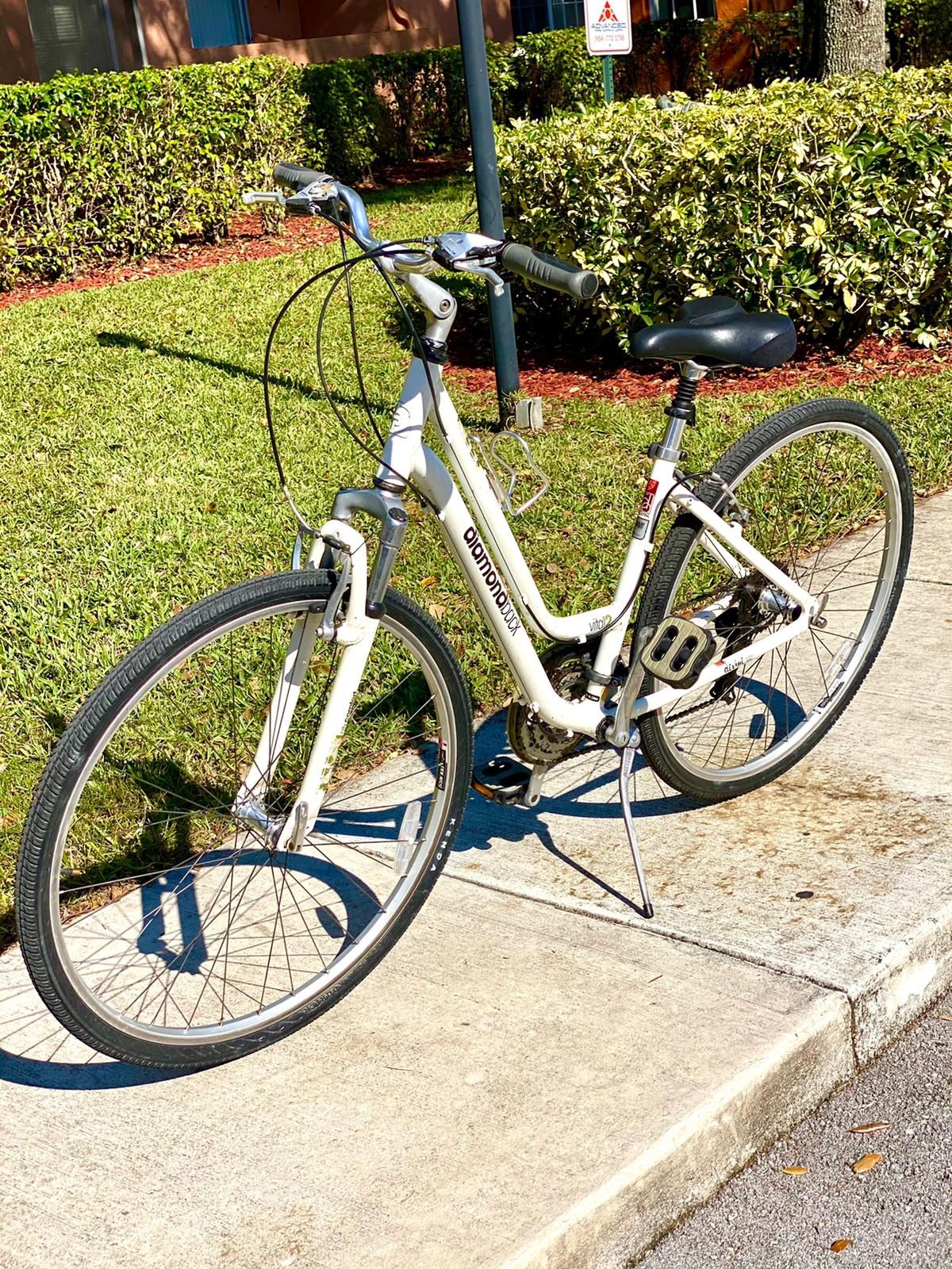 diamondback vital 2 women's hybrid bike