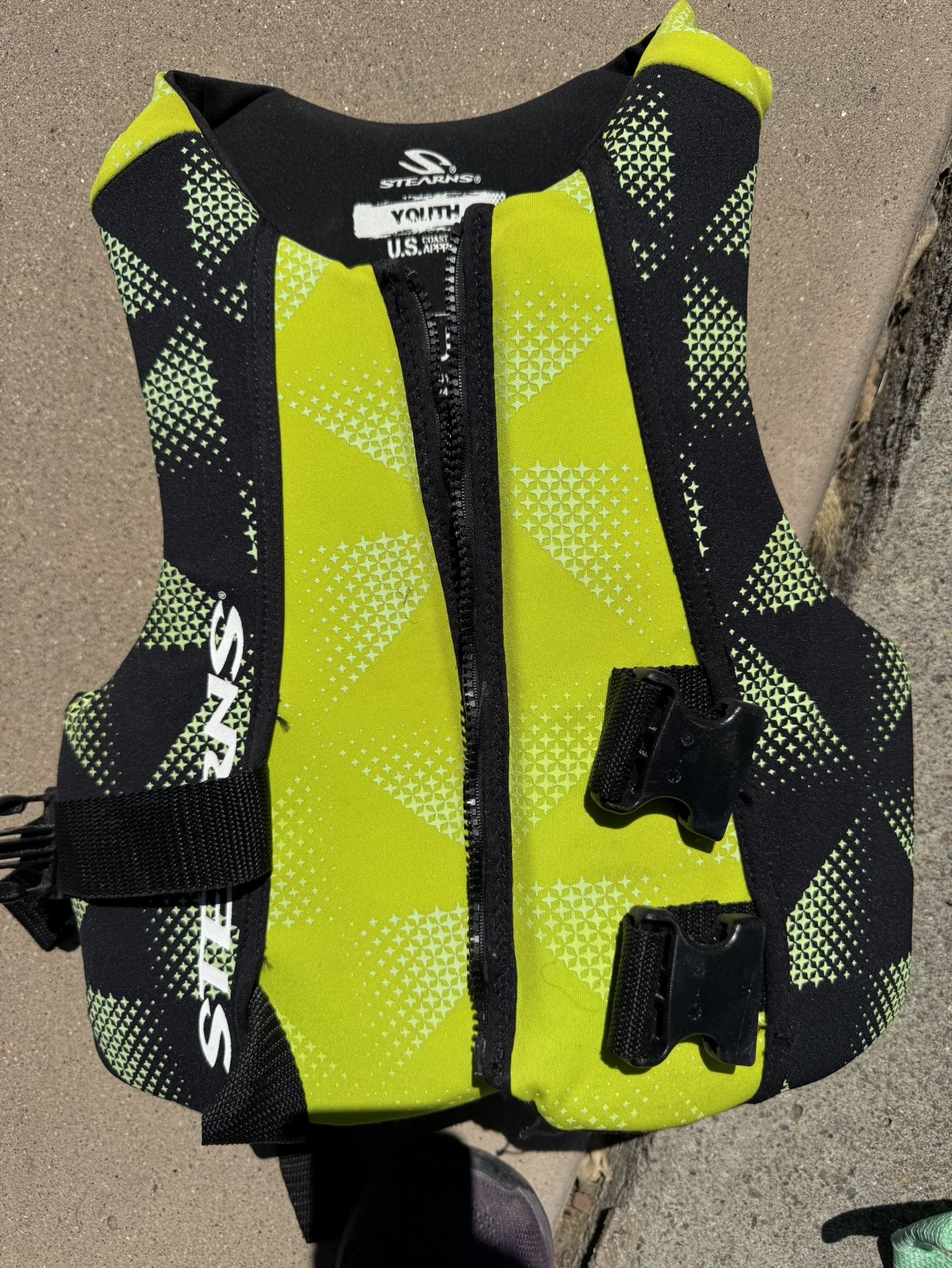 FREE STEARNS YOUTH LIFE JACKET 50-90#
