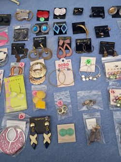Earrings 100 Pair of Pierced Assorted