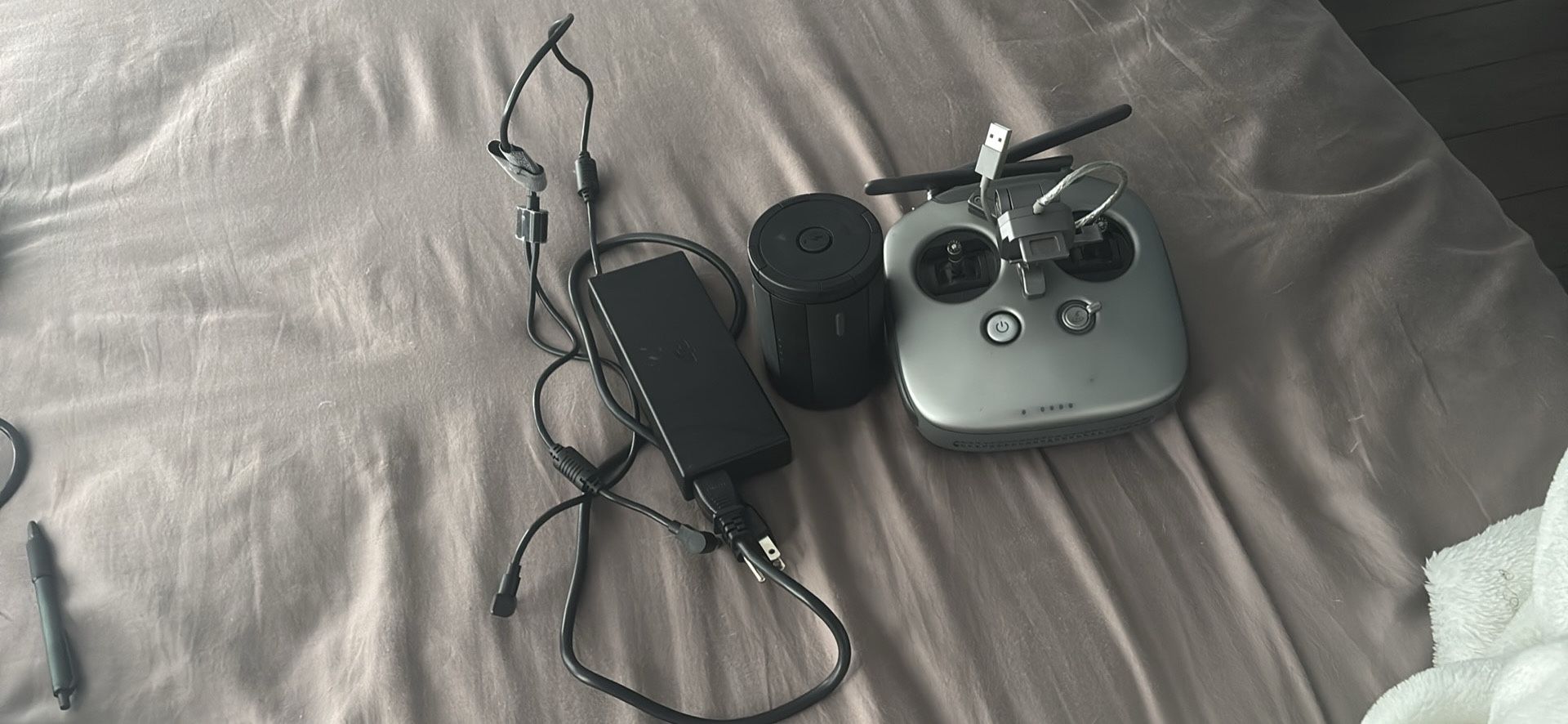 DJI INSPIRE 2 BATTERY CHARGER & CONTROLLER