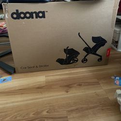 doona car seat/stroller combo brand new 