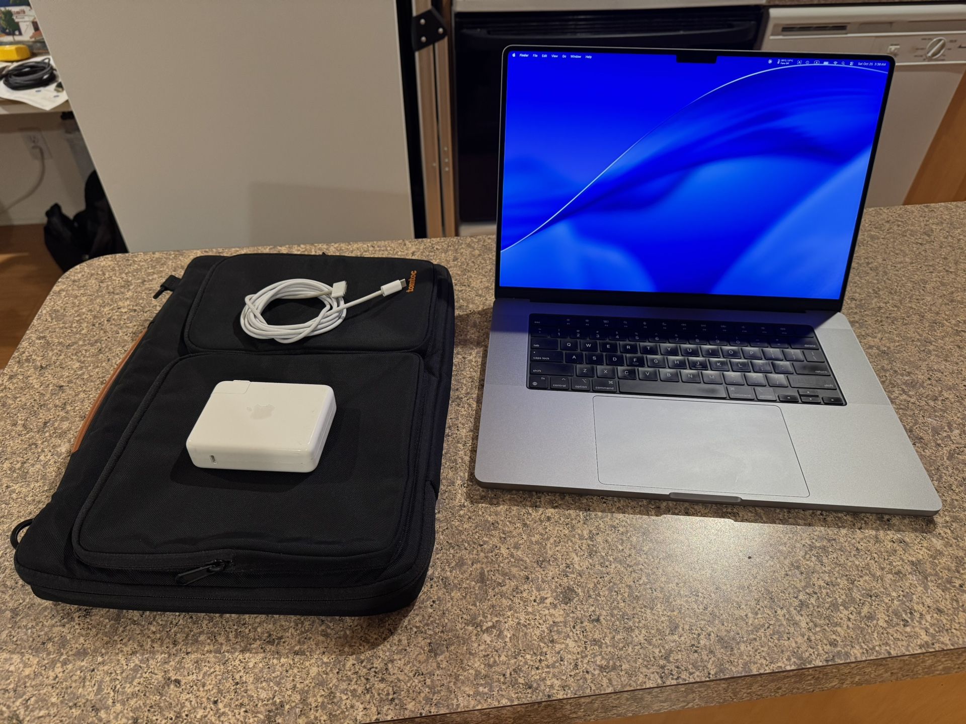 16" M1 Pro Macbook Pro (32gb RAM, 1TB Storage)
