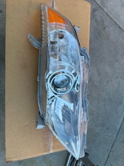 2010 Toyota Camry LE headlights