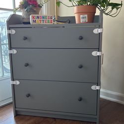 Chest drawer available For Sale !