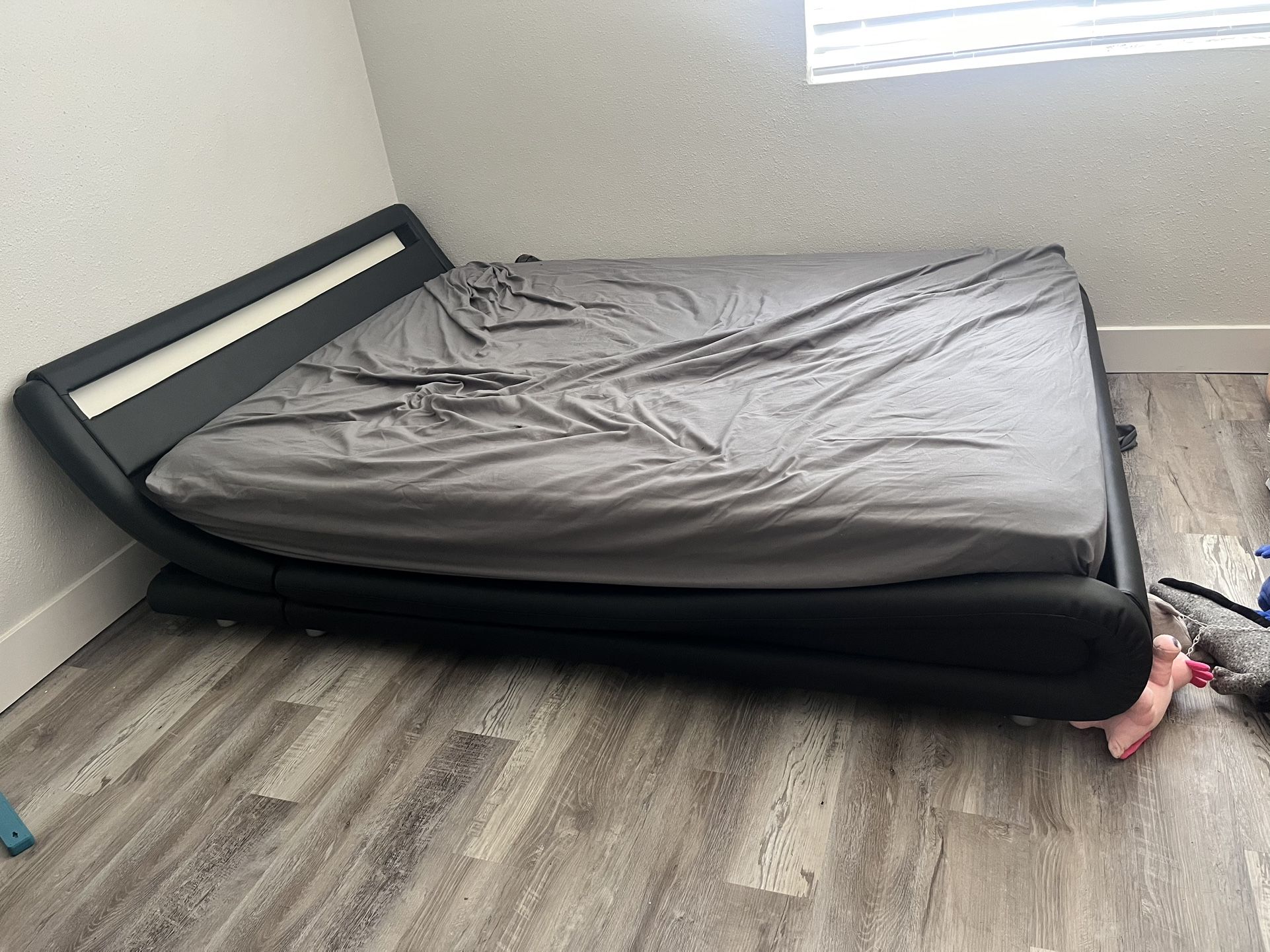 Queen Bed 