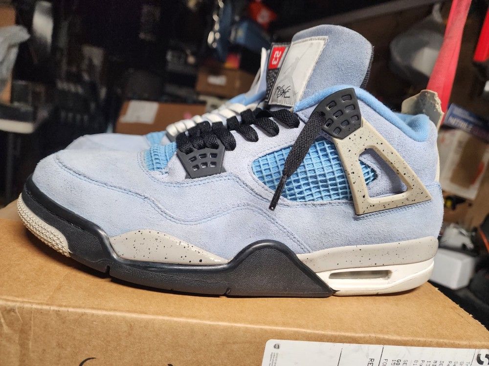 Jordan 4 Retro Mid University Blue