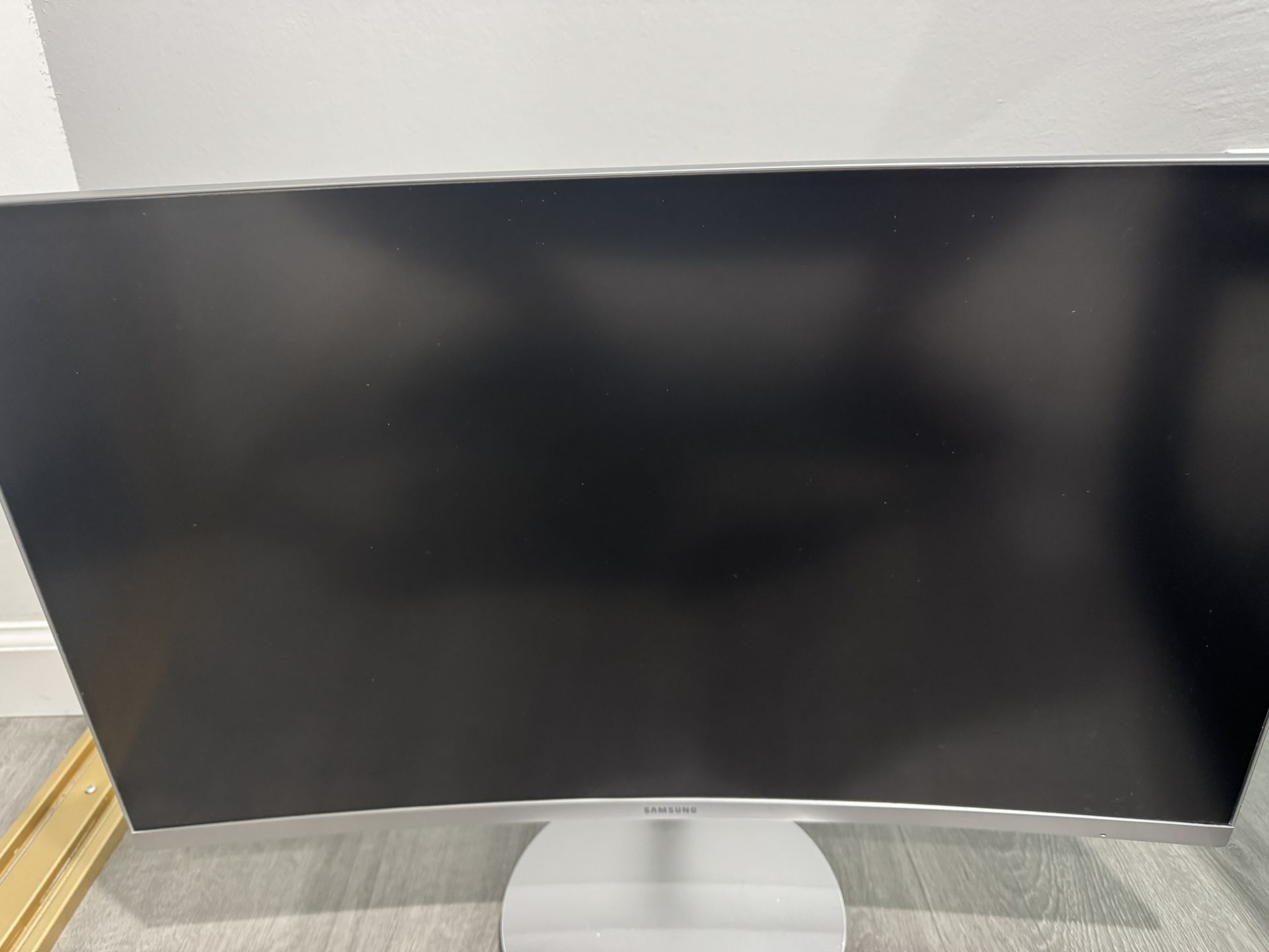 Samsung Curved 27 Inch Monitor, Excellent Condition