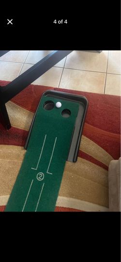 10 ‘ golf putting green…