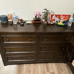 Dresser With Drawers 