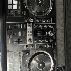 hercules inpulse 500 Dj With Small Speaker And The Case For Mixer