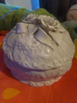 Vintage porclin jewelery trinket