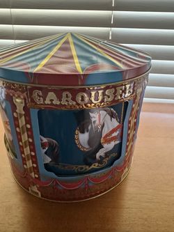 Vintage Large Christmas Tin Carousel with Horses – Cookies, Candies & Biscuits Beautiful vintage Christmas carousel tin featuring charming horses. It