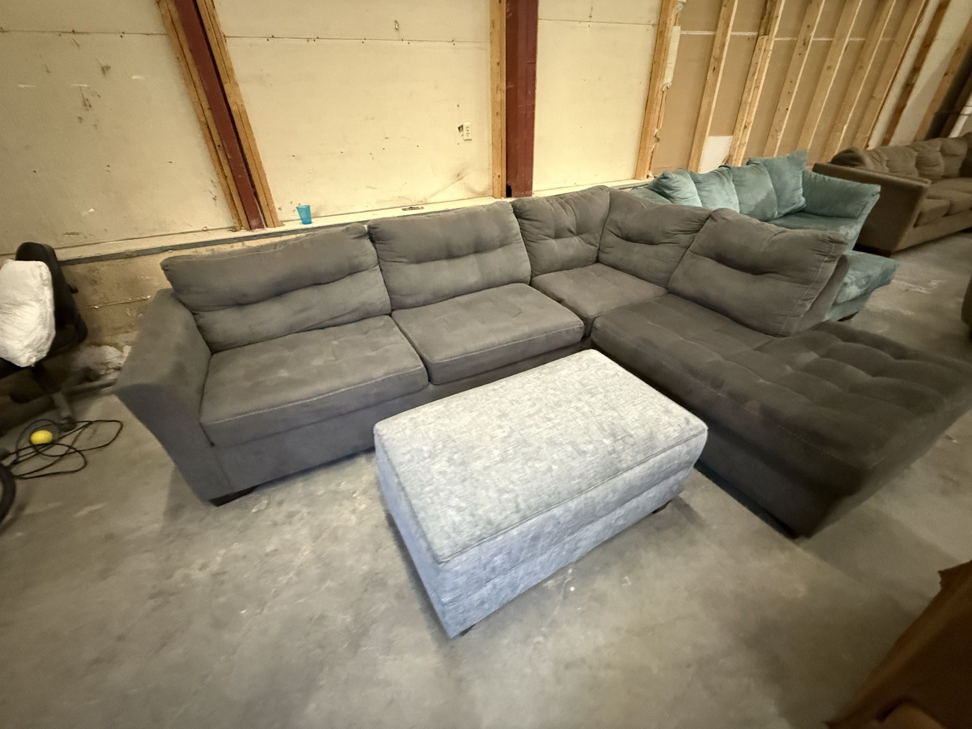 *Free delivery* Gray Sectional couch With Brand New Ottoman