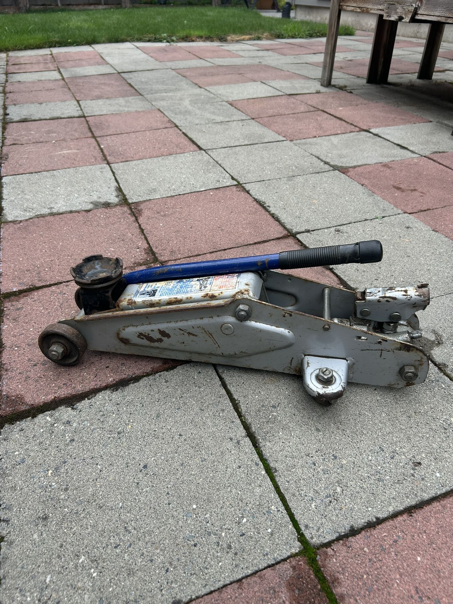 One Car Jack And One Trailer Jack $25