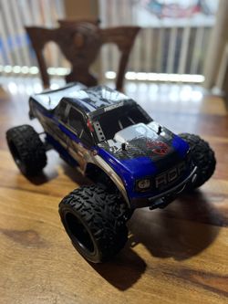 RedCat Volcano 1/10 RC truck.
