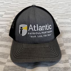 Classic Grey & Black Mesh Snapback – Adjustable Trucker Hat