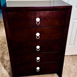 Solid Wood Dresser And Chest Of Drawers Great Condition 