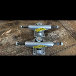 Vintage skateboard trucks gnarly pivot tracker full tracks + NOS  Powell Peralta mini rats