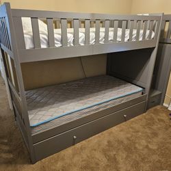 Bunkbed With 2 Twin Mattress And Storage Compartment 