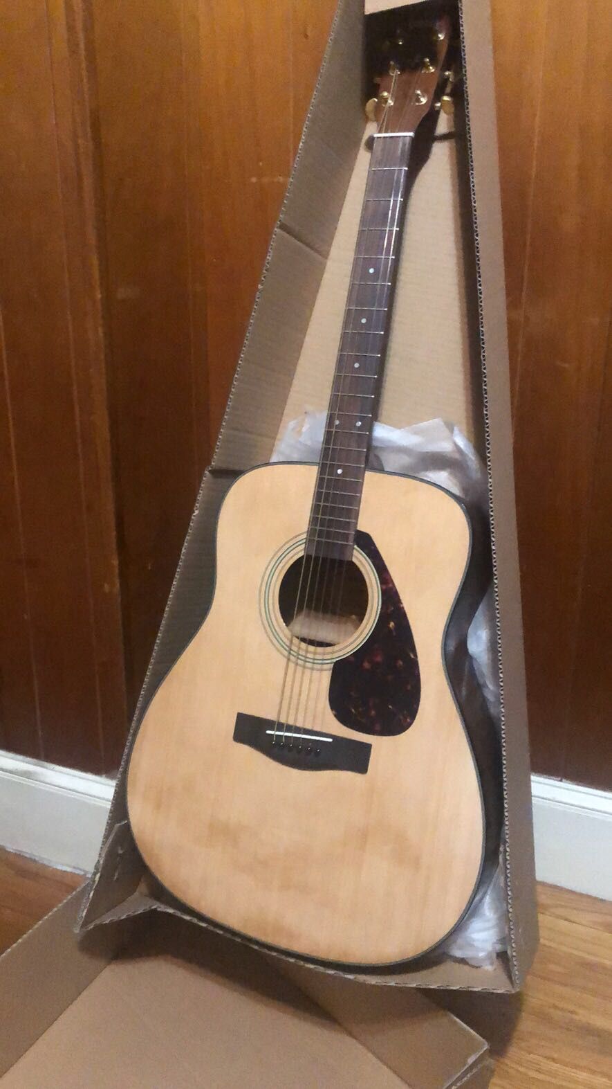 Yamaha F335 Acoustic Guitar with tuner