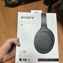 sony wh-1000xm4 wireless headphones Used