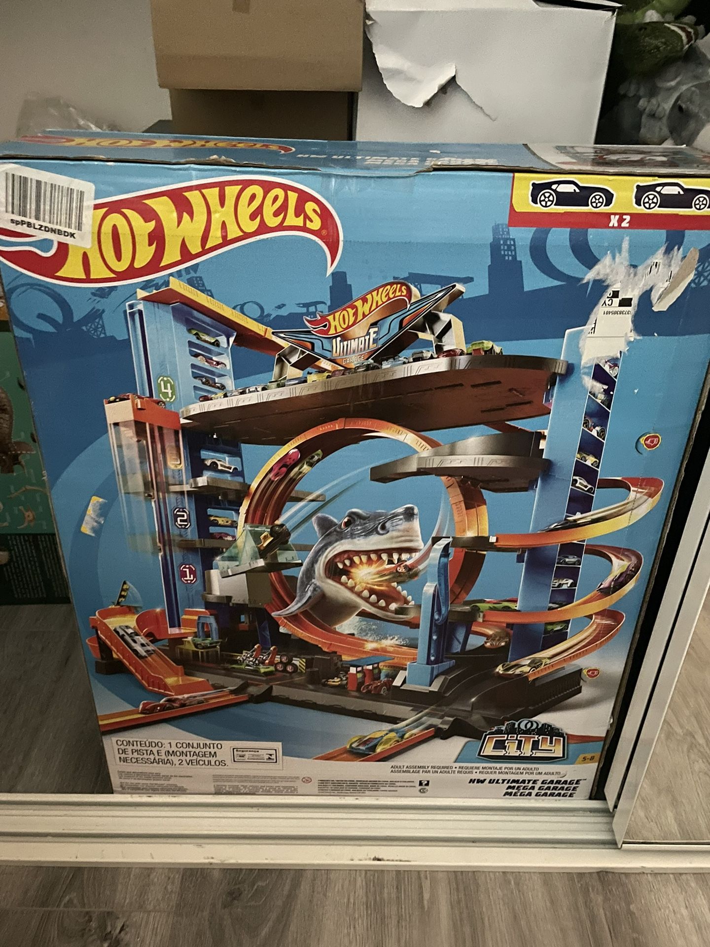 Hot Wheels City Ultimate Garage with Shark Attack