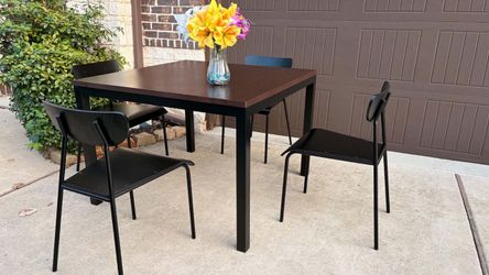 Dining Table and 4 Chairs Set