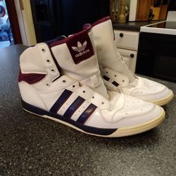 VINTAGE  ADIDAS. SIZE. 8.5 NEW CONDITION NEVER WORN.   40 BUCKS