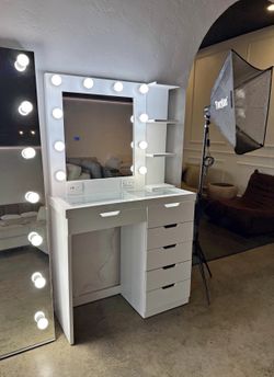 Vanity Set w/ Lights 💡 Storage + USB