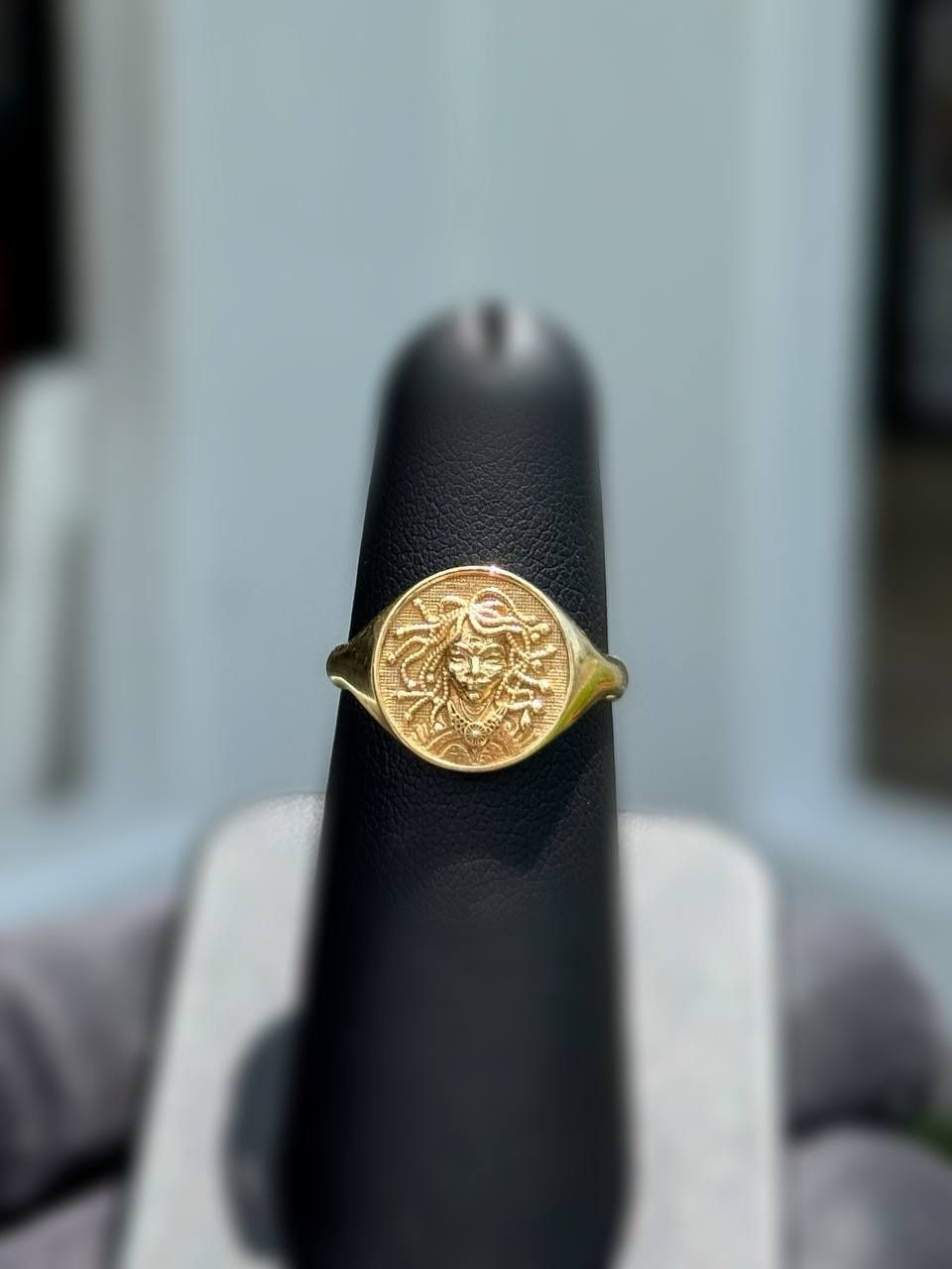 Jewelry 14k solid yellow gold Medusa lady ring size 7.00