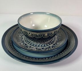 Better Homes & Gardens Teal Medallion 24- Piece Stoneware Dinnerware Set