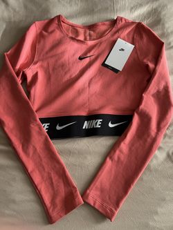 Cropped Nike Top