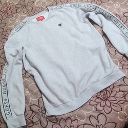 Large Guess Sweatshirt
